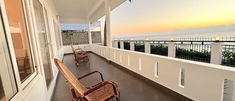 Deluxe-Villa, Strandblick | Terrasse/Patio