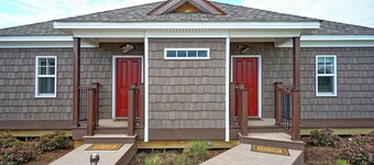 Charming waterfront hotel in serene Suffolk with WiFi, AC