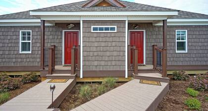 Charming waterfront hotel in serene Suffolk with WiFi, AC