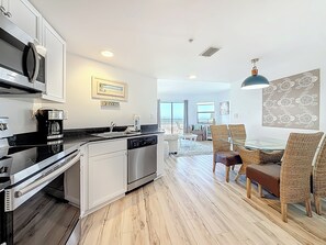 雪櫃、微波爐、焗爐、爐具