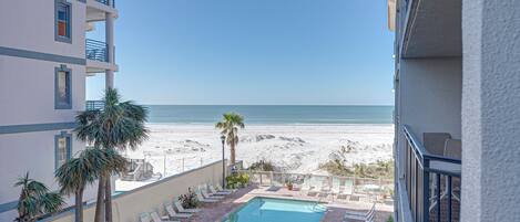 Lämmitetty uima-allas