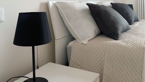 3 chambres, bureau, fer et planche à repasser, lit parapluie