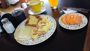 In-room dining - Hotel Alpino Armenia (Armenia)