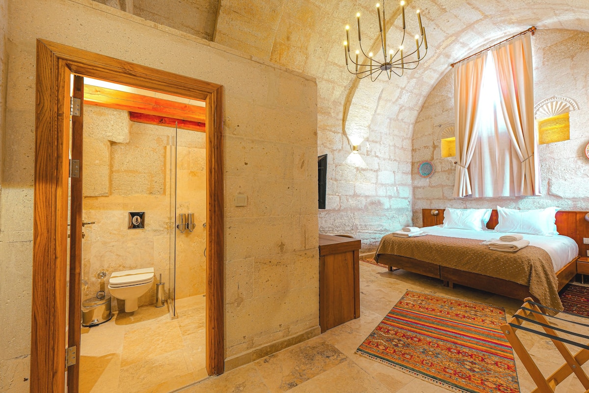Deluxe Room, Valley View | 1 bedroom, premium bedding, memory foam beds, minibar