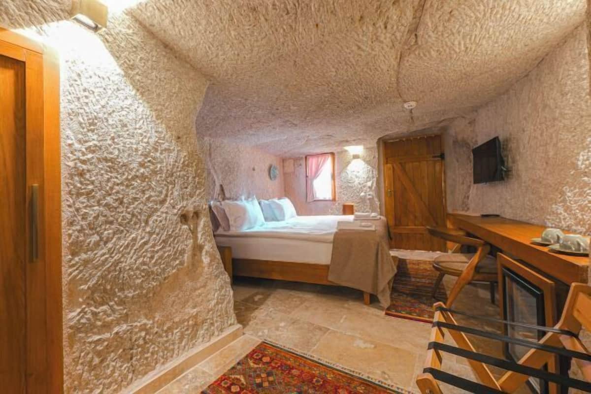 1 bedroom, premium bedding, memory-foam beds, minibar
