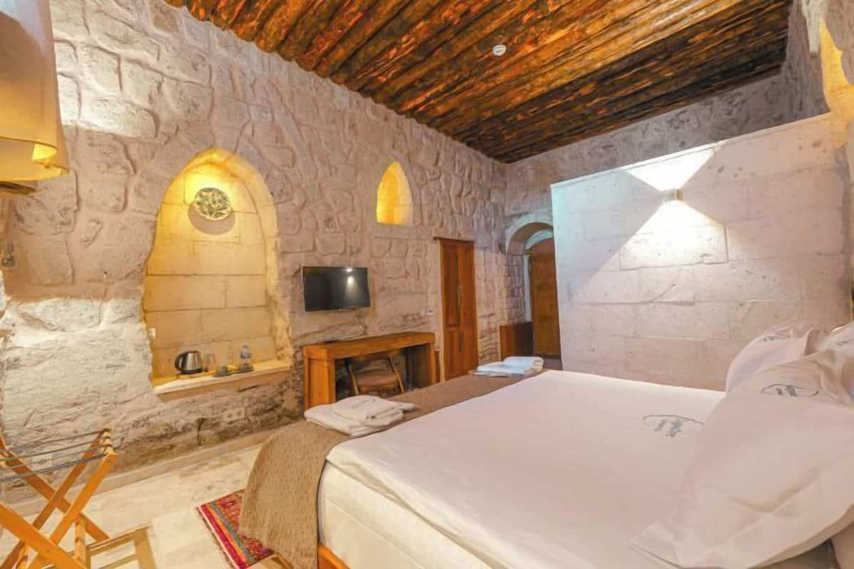 1 bedroom, premium bedding, memory-foam beds, minibar