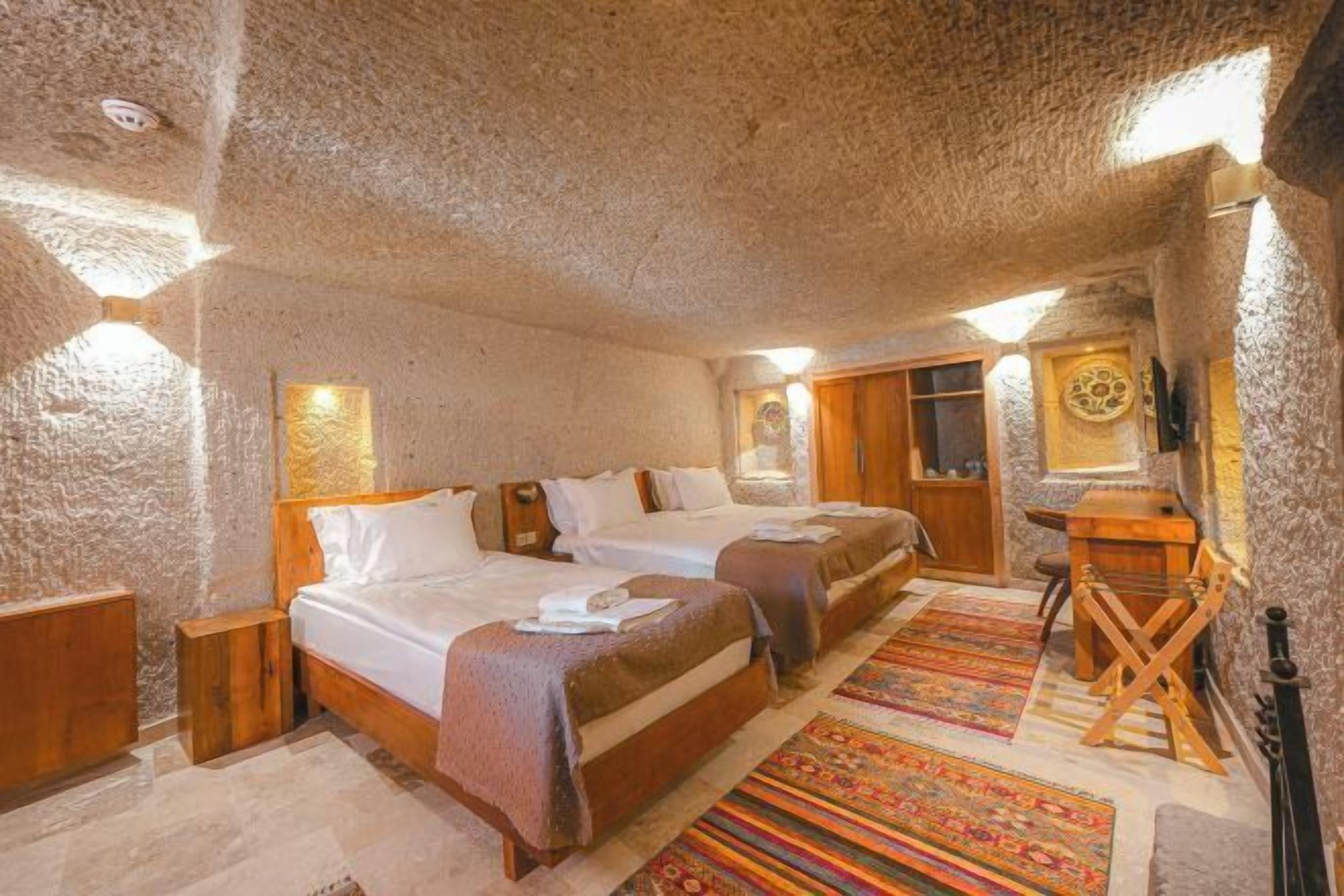 Sengetøy av topp kvalitet, memory foam-senger, minibar og safe på rommet