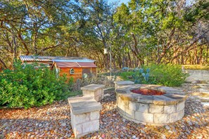 Property grounds - The Cottage at Starlight Meadow (Wimberley)