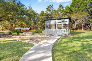 Property grounds - The Cottage at Starlight Meadow (Wimberley)