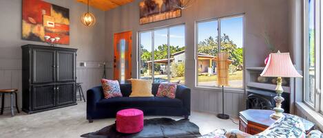 Televisión y chimenea