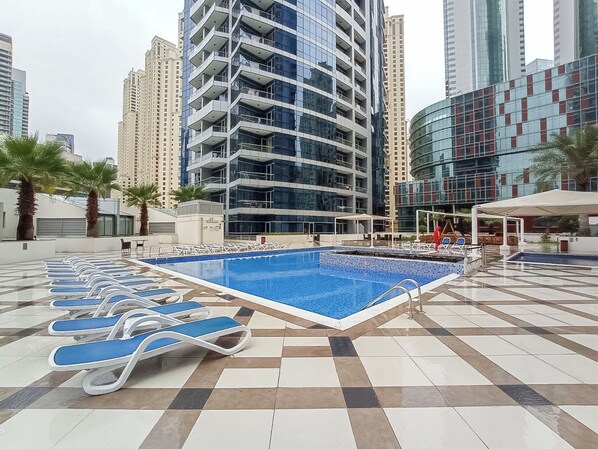 Pool - Free housekeeping visits during your stay - StayShort - Chic Marina-View Studio in Bay Central, Marina! (Dubai Marina)