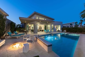 A heated pool - Vista Luxe Retreat - Inspired Elegance (Palm Springs)