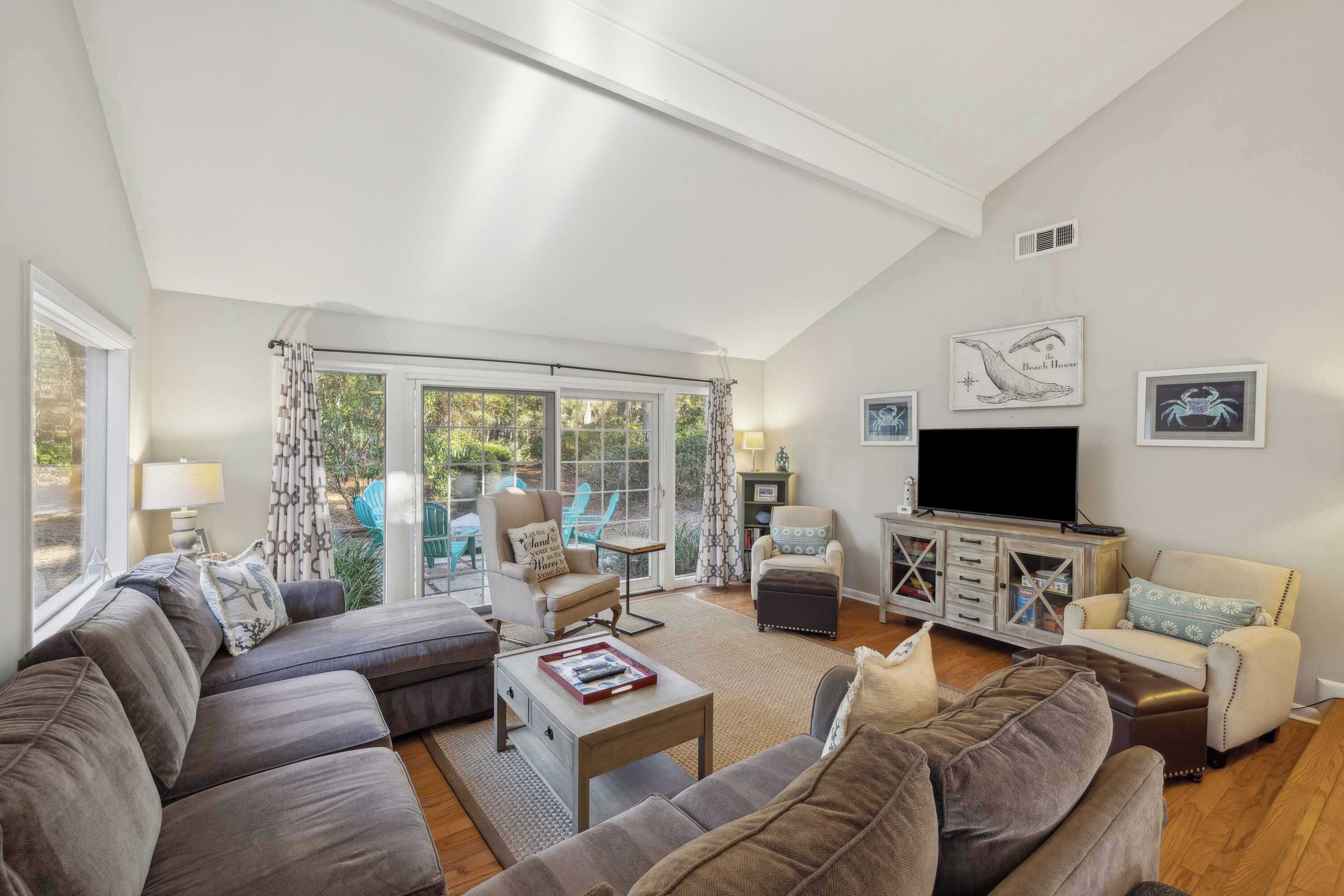 Televisión y oficina 