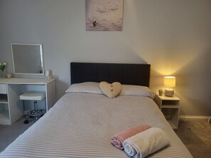 2 bedrooms, WiFi, bed sheets - Hereson Road (Ramsgate)