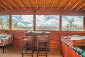 2 bedrooms, iron/ironing board, WiFi, bed sheets - Moonlight Lodge Family Cabin (Pigeon Forge)