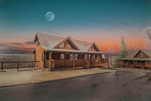 Exterior - Moonlight Lodge Family Cabin (Pigeon Forge)