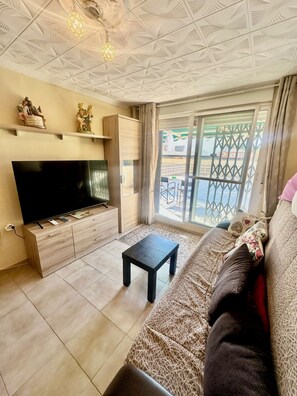 Appartement, 2 slaapkamers, terras, uitzicht op de stad | Woonkamer