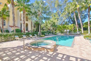 Een verwarmd zwembad