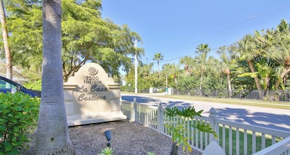 Luxury Beachfront Condo w/ Heated Pool, Hot Tub, Beach Gear & More