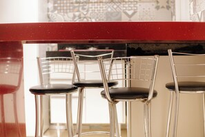 SUH Copacabana 16 | Private kitchen | Fridge, microwave, cookware/dishes/utensils