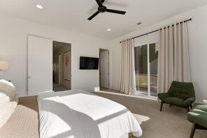 4 Schlafzimmer, Schreibtisch, Bügeleisen/Bügelbrett, Reisekinderbett