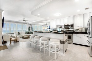 Fridge, microwave, oven, stovetop - En Soleil 521 The White Diamond/Luxury Beachfront Condo/Sleeps 12/Clean/Wifi (Panama City Beach)