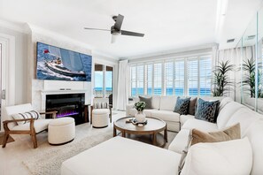 Smart TV, fireplace - En Soleil 521 The White Diamond/Luxury Beachfront Condo/Sleeps 12/Clean/Wifi (Panama City Beach)