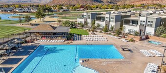 Villa #12 at Bloomington Country Club: Pool, Golf, Restaurant