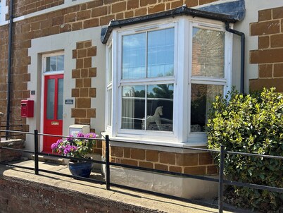 Spacious renovated cottage close to Snettisham RSPB beach and Royal Sandringham