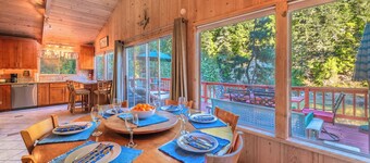 G's River View! Happy & Fun NEW Cabin! On River Near & Golf Course! COMFY!