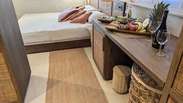 1 bedroom, bed sheets