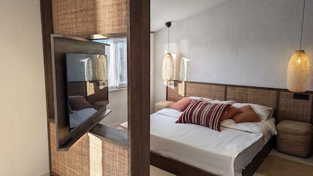 1 bedroom, bed sheets. Moya Boutique Sleep - Sunset Bliss Suite 1