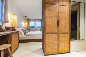 1 bedroom, bed sheets