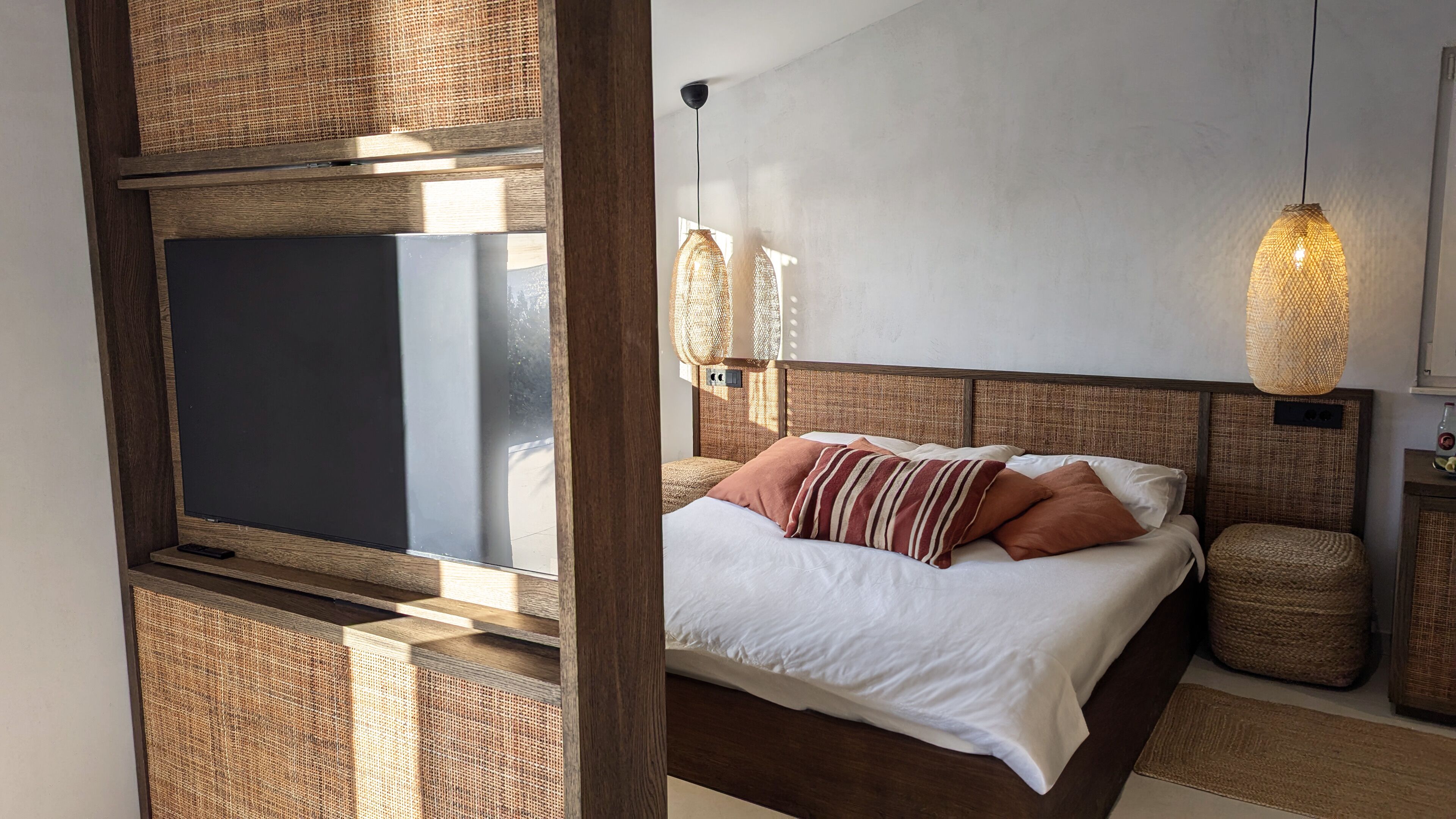 1 bedroom, bed sheets