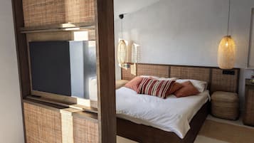 1 bedroom, bed sheets