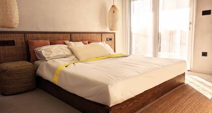 Charming B&B "Room 3" in Drvenik Mali with a host of luxurious amenities.