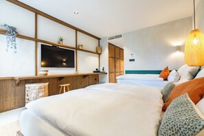1 bedroom, bed sheets