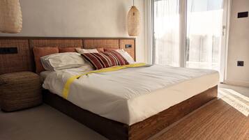 1 bedroom, bed sheets
