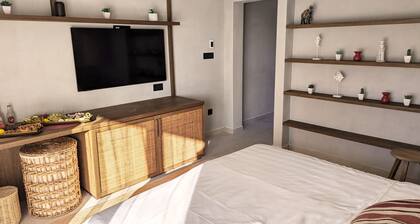 Charming B&B "Bungalow 2" in Drvenik Mali with a host of luxurious amenities.