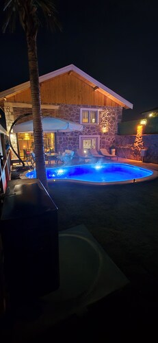 Charming 2-bedroom stone house with  heating svimming pool pleasant İzmir