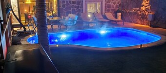 Charming 2-bedroom stone house with  heating svimming pool pleasant İzmir