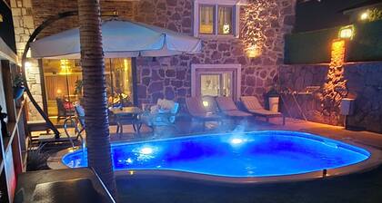 Charming 2-bedroom stone house with heating svimming pool pleasant İzmir