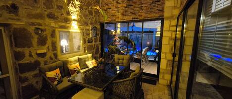 المنشأة من الداخل