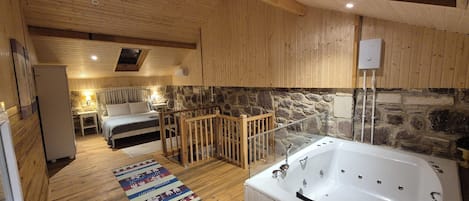 2 bedrooms, iron/ironing board, WiFi