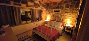 2 bedrooms, iron/ironing board, WiFi