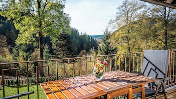 Doppelzimmer, Balkon, Bergblick | Terrasse/Patio