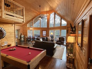 Smart TV, fireplace, DVD player