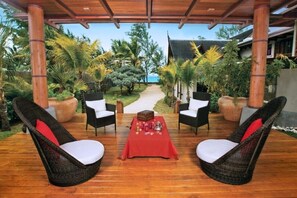 Terrace/patio - Sankhara Private Beach Luxury Villas : Villa - Beach Front (Poste Lafayette)