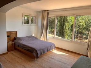 4 Schlafzimmer, Zimmersafe, Bügeleisen/Bügelbrett, Reisekinderbett