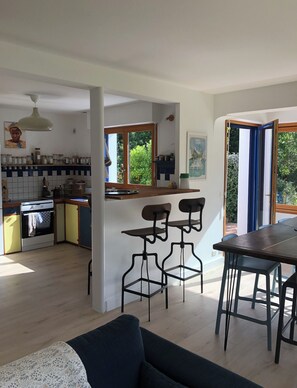 Private kitchen - La Zaï Zaï, a magnificent house facing the sea at Le Cabellou (Concarneau)